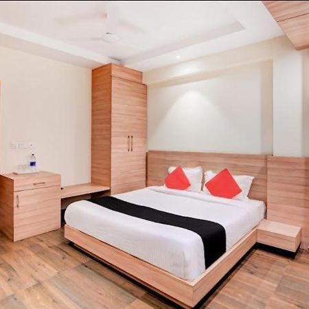 Triton Inn Lucknow Buitenkant foto