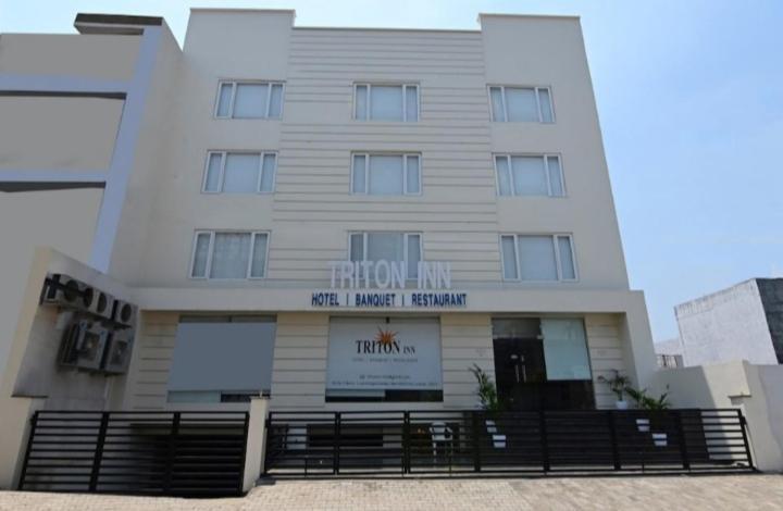 Triton Inn Lucknow Buitenkant foto