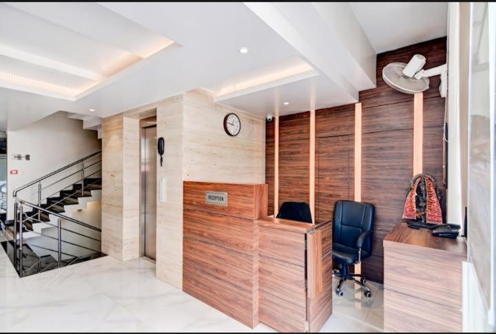 Triton Inn Lucknow Buitenkant foto